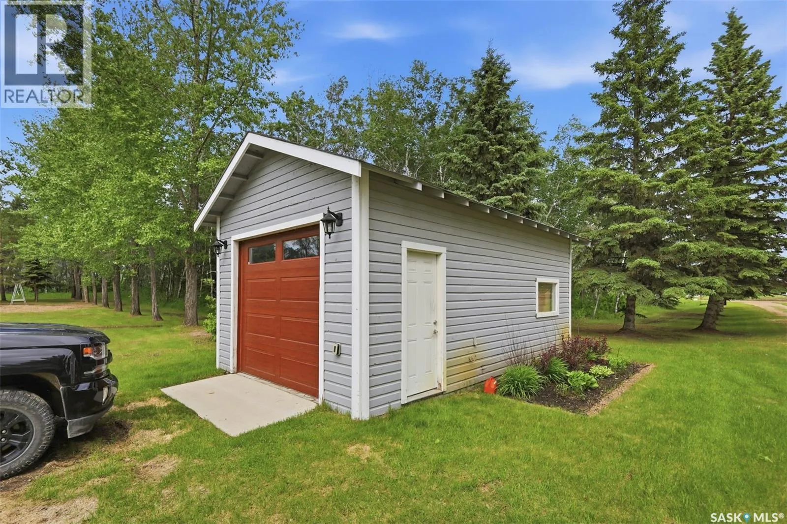 Paskaruk Acreage