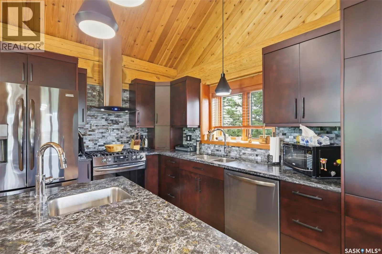 Paskaruk Acreage