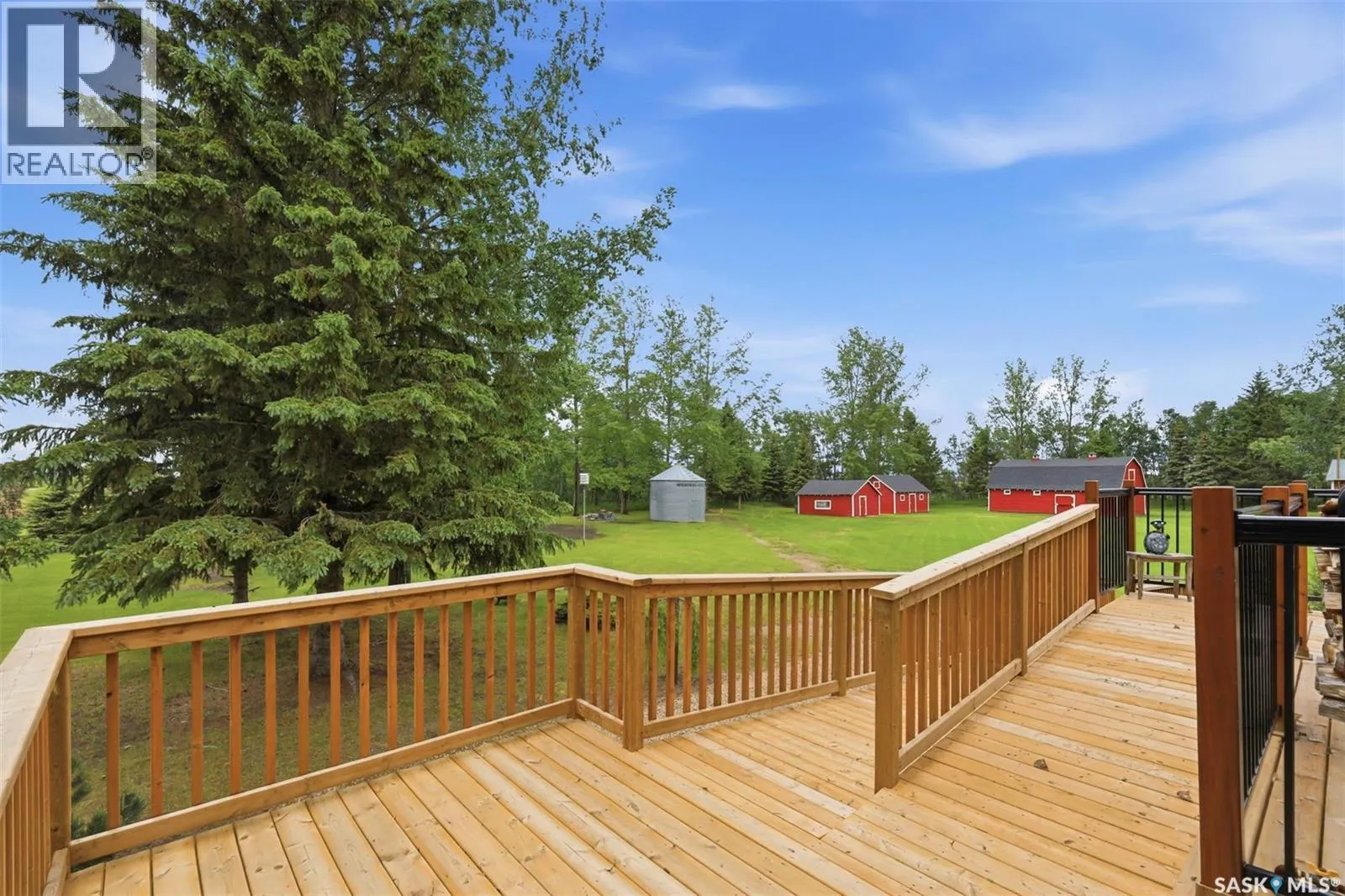 Paskaruk Acreage