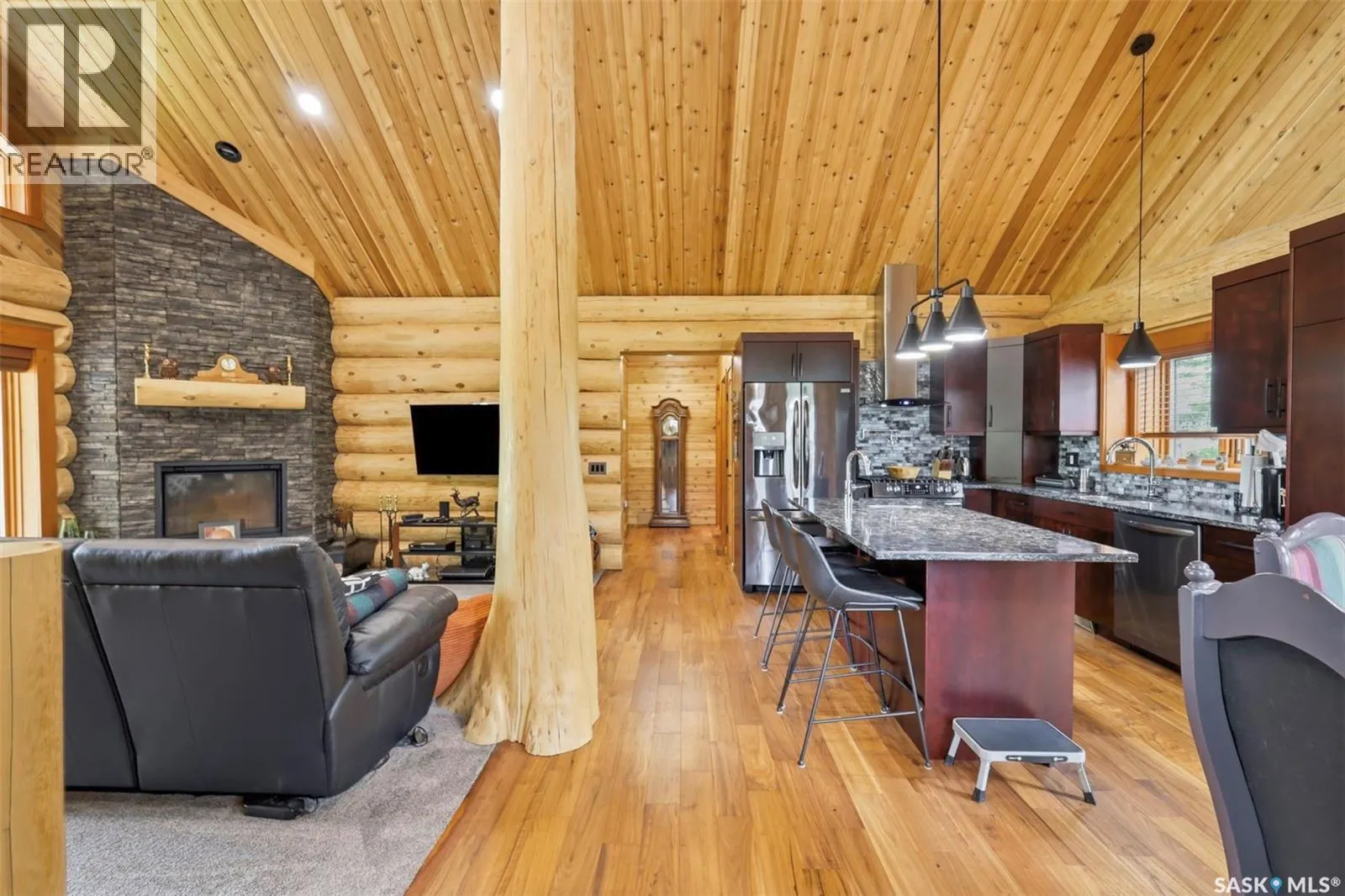Paskaruk Acreage