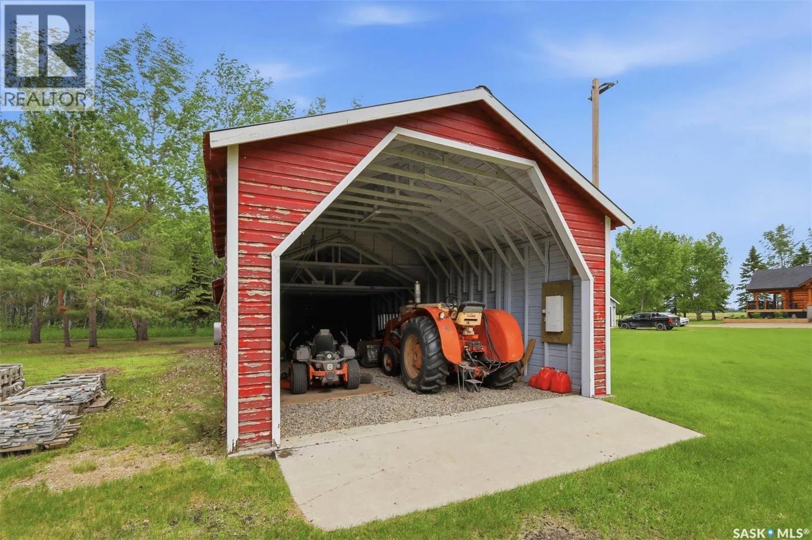 Paskaruk Acreage