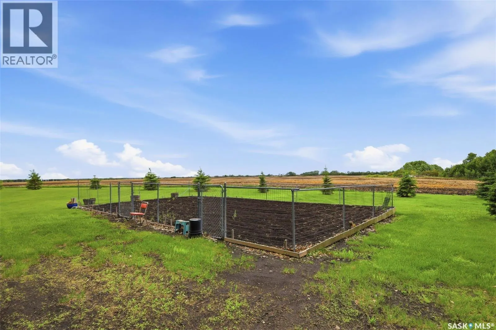 Paskaruk Acreage