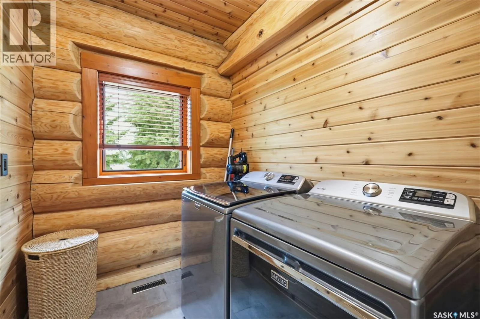 Paskaruk Acreage
