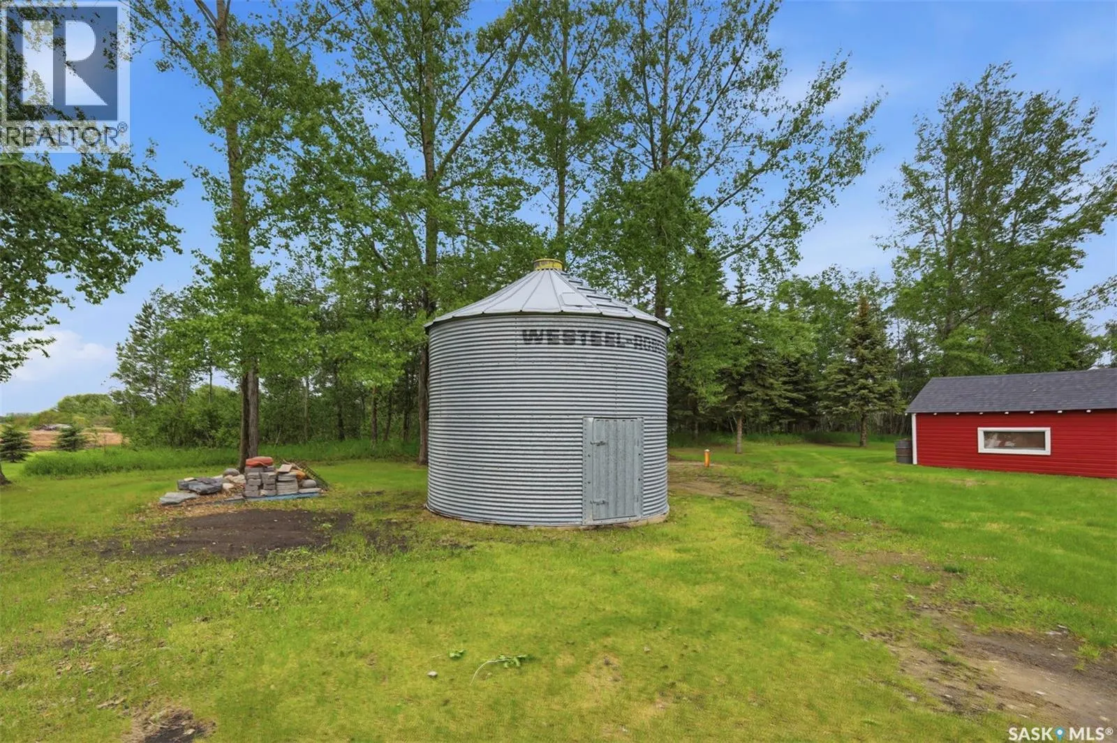 Paskaruk Acreage