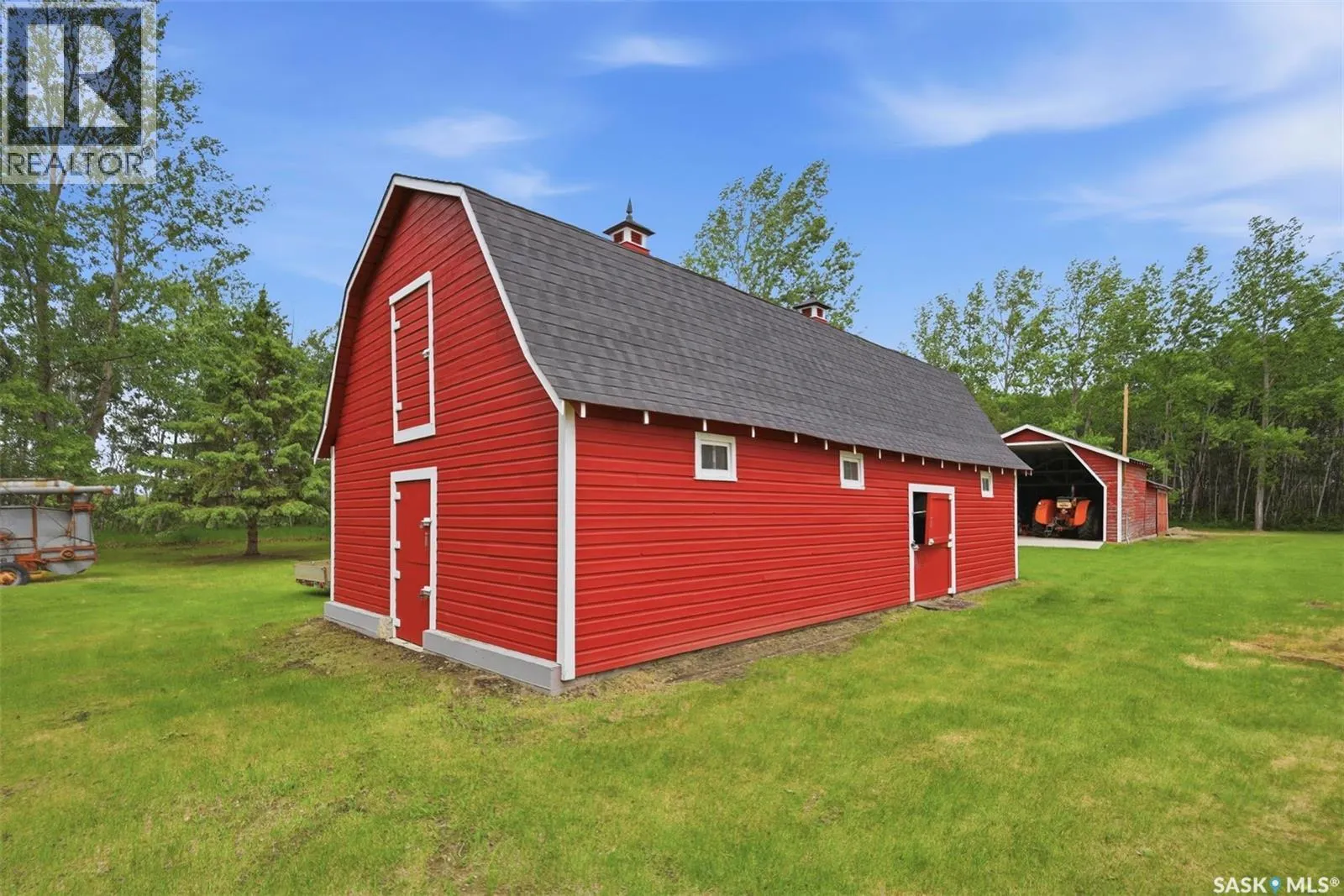 Paskaruk Acreage