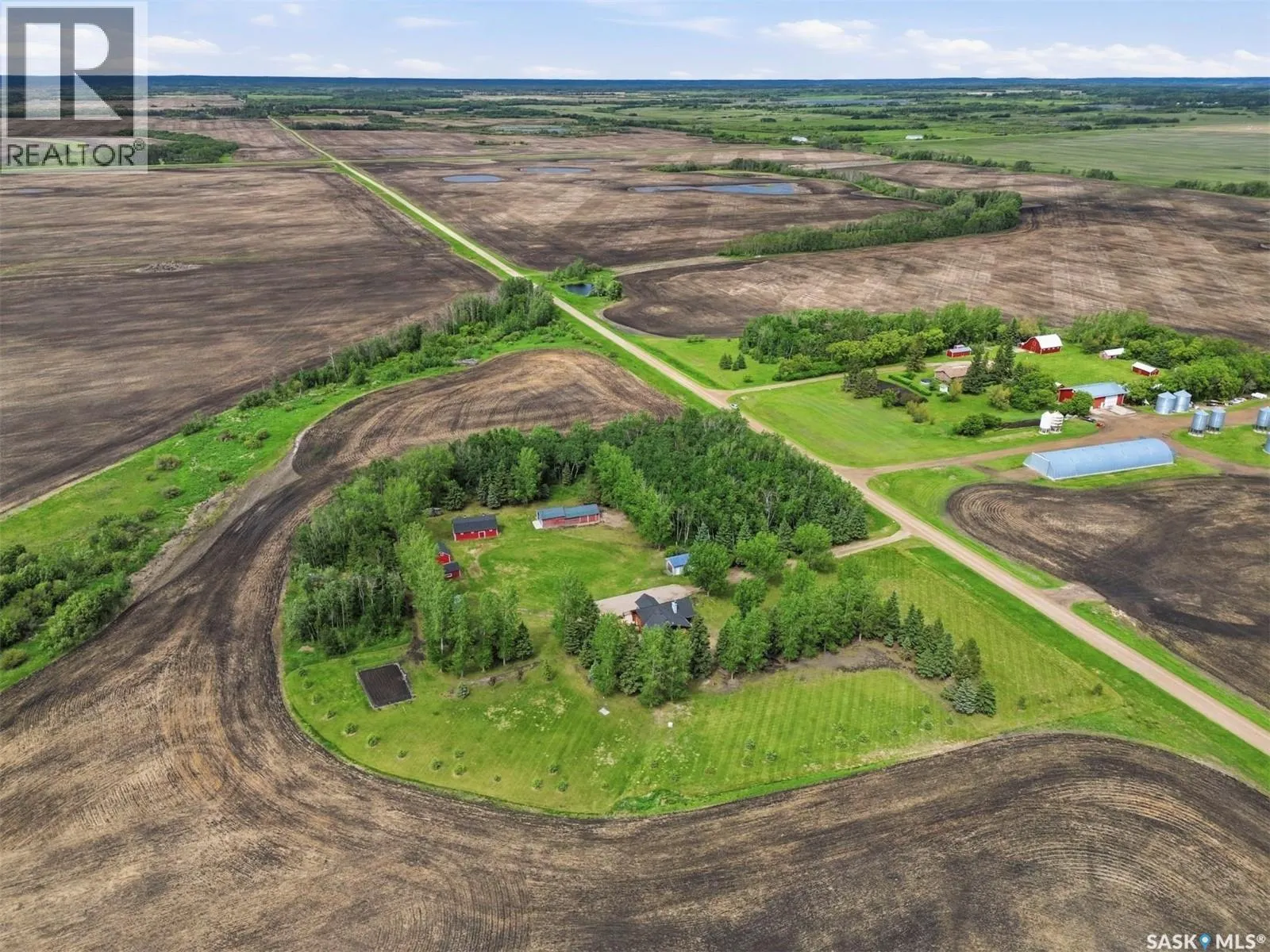 Paskaruk Acreage