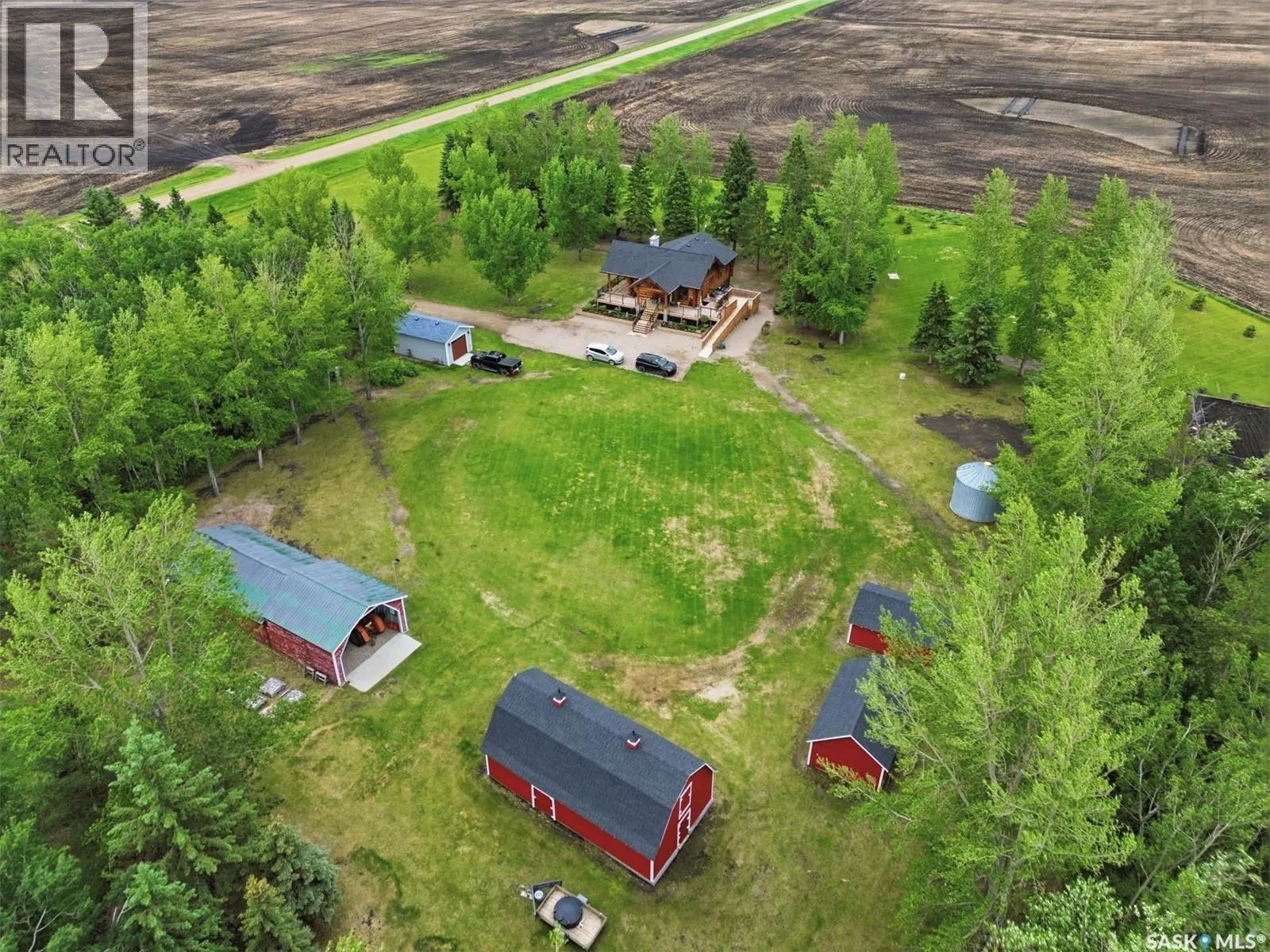 Paskaruk Acreage