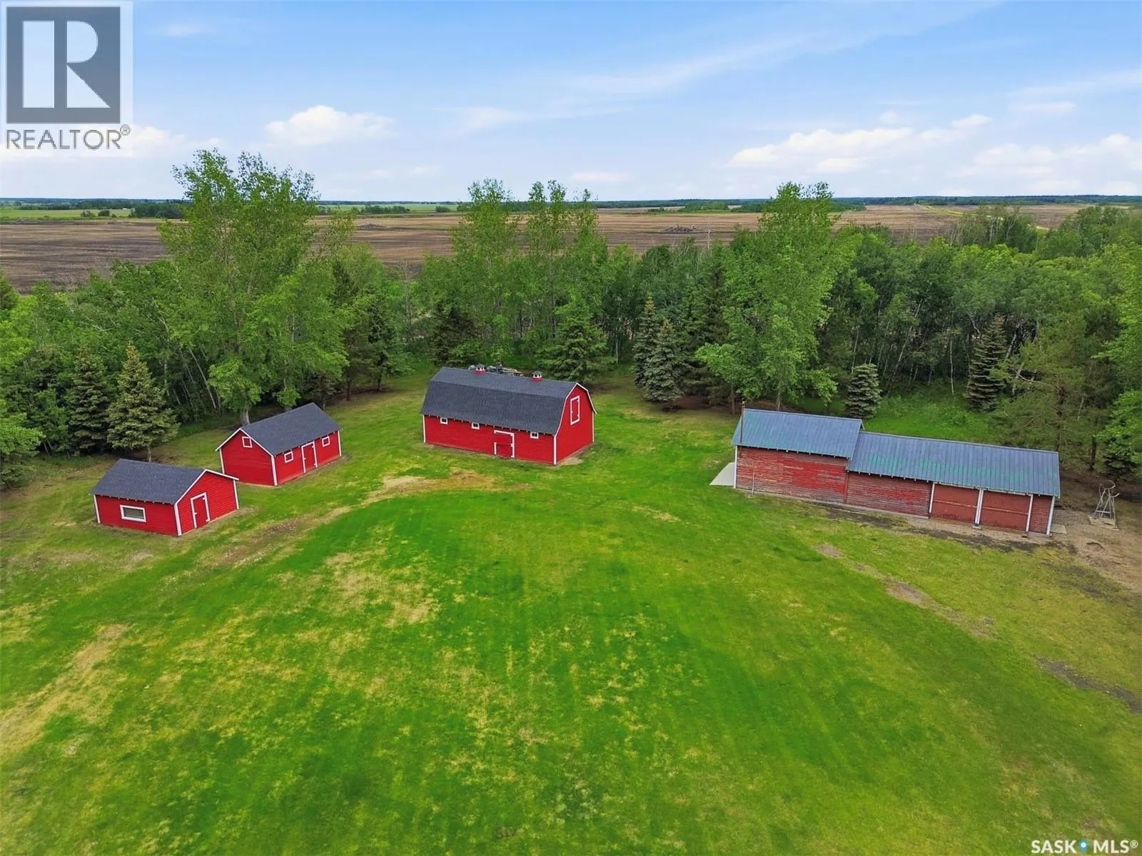 Paskaruk Acreage