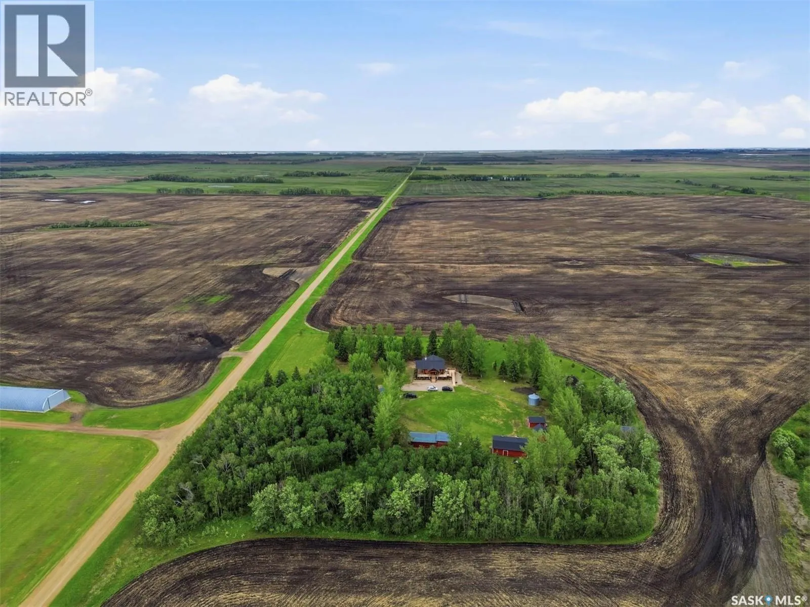 Paskaruk Acreage
