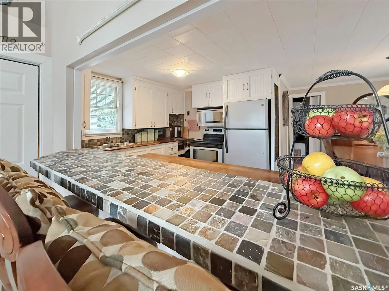 110 Lakeshore DRIVE