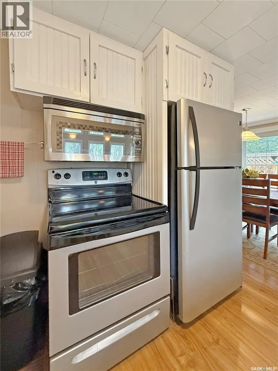 110 Lakeshore DRIVE