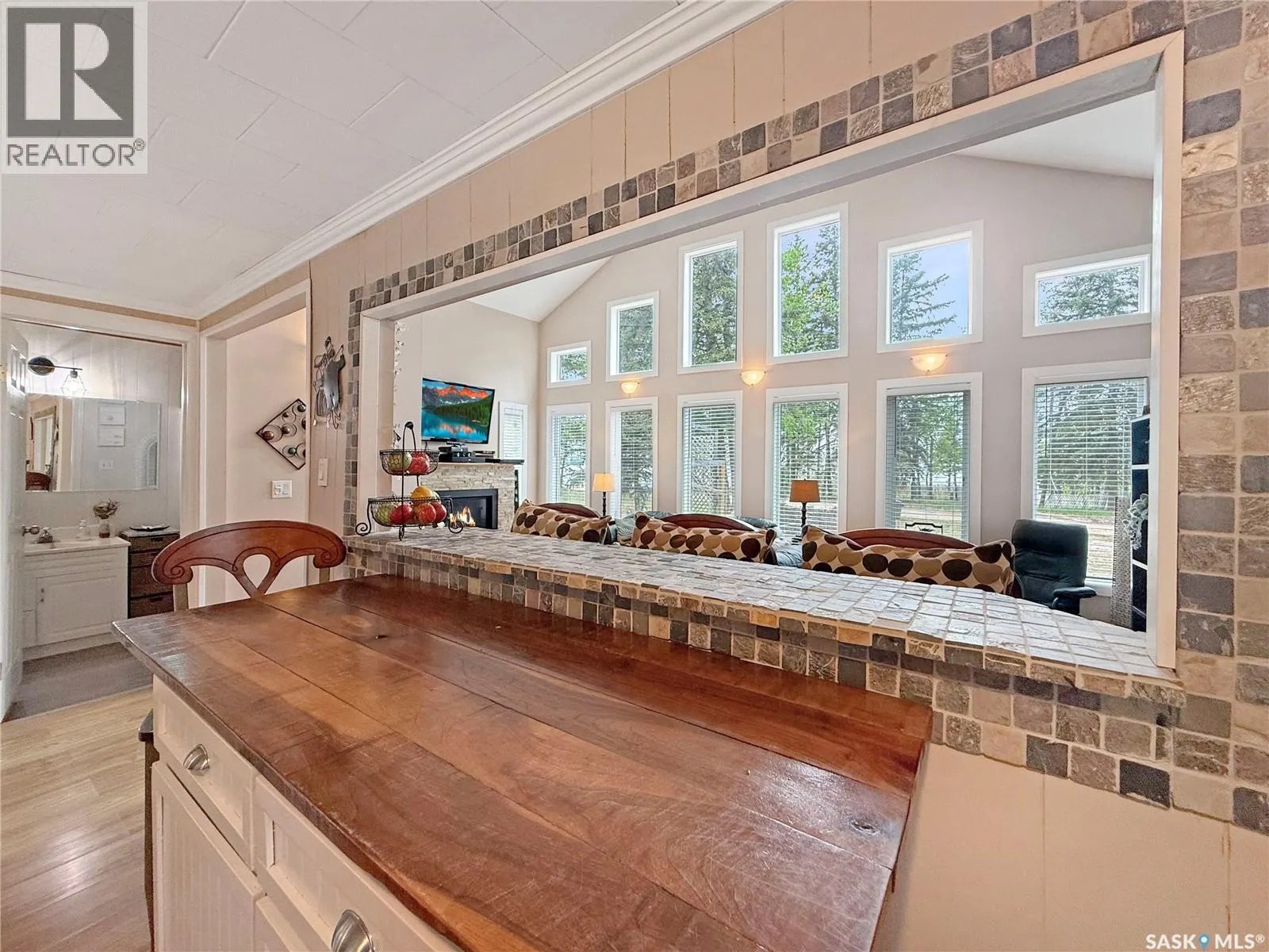 110 Lakeshore DRIVE