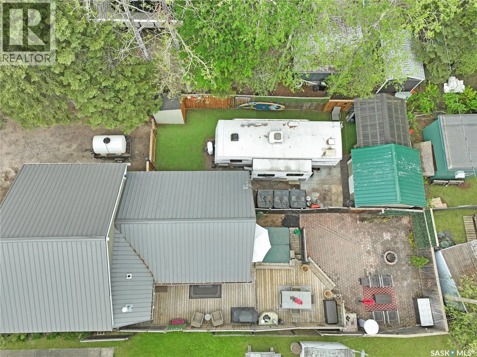 110 Lakeshore DRIVE