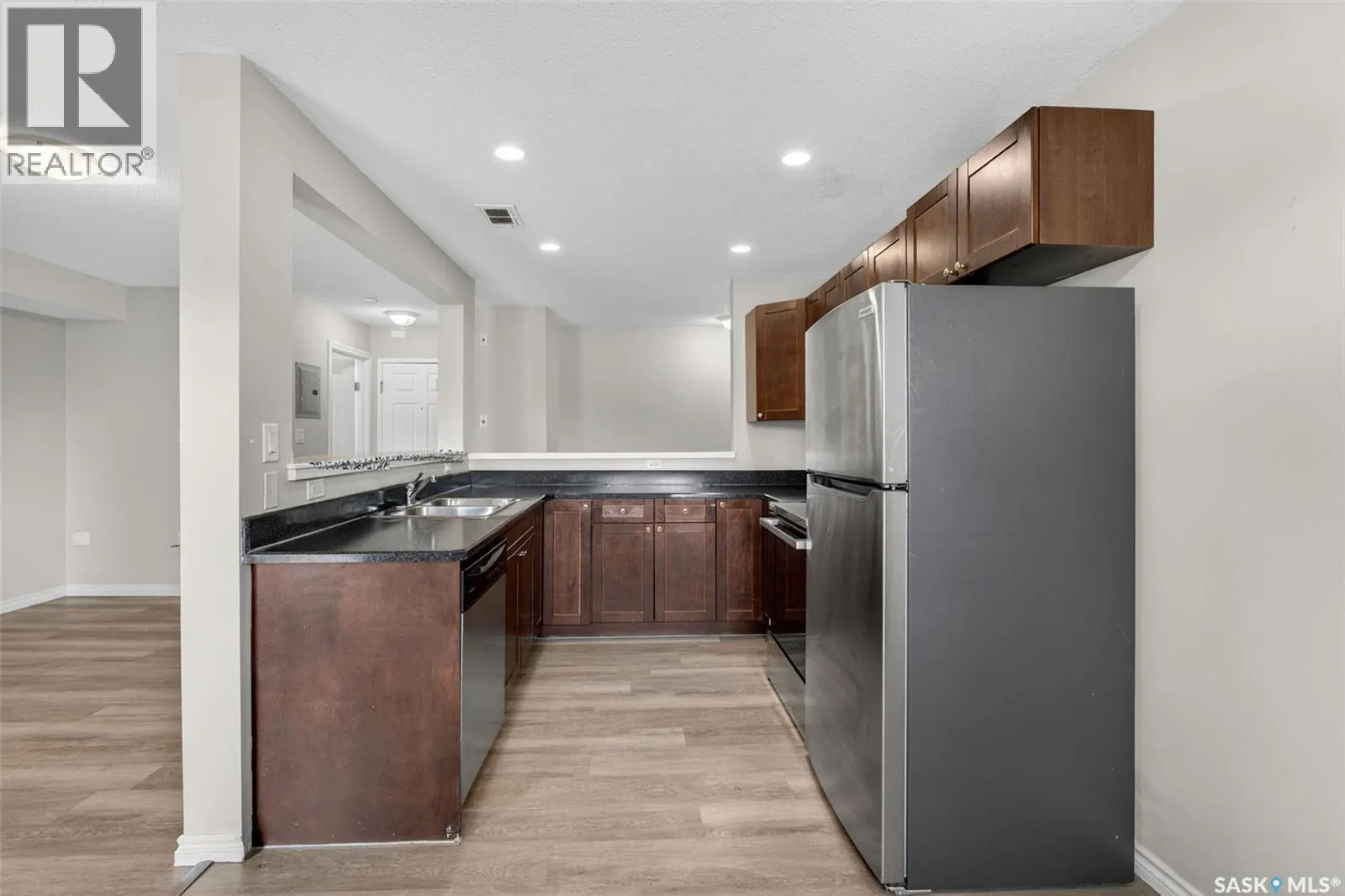 109 515 28th STREET E