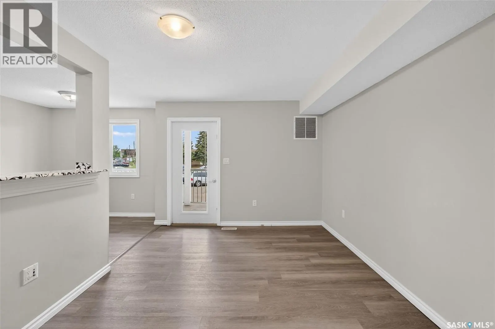 109 515 28th STREET E