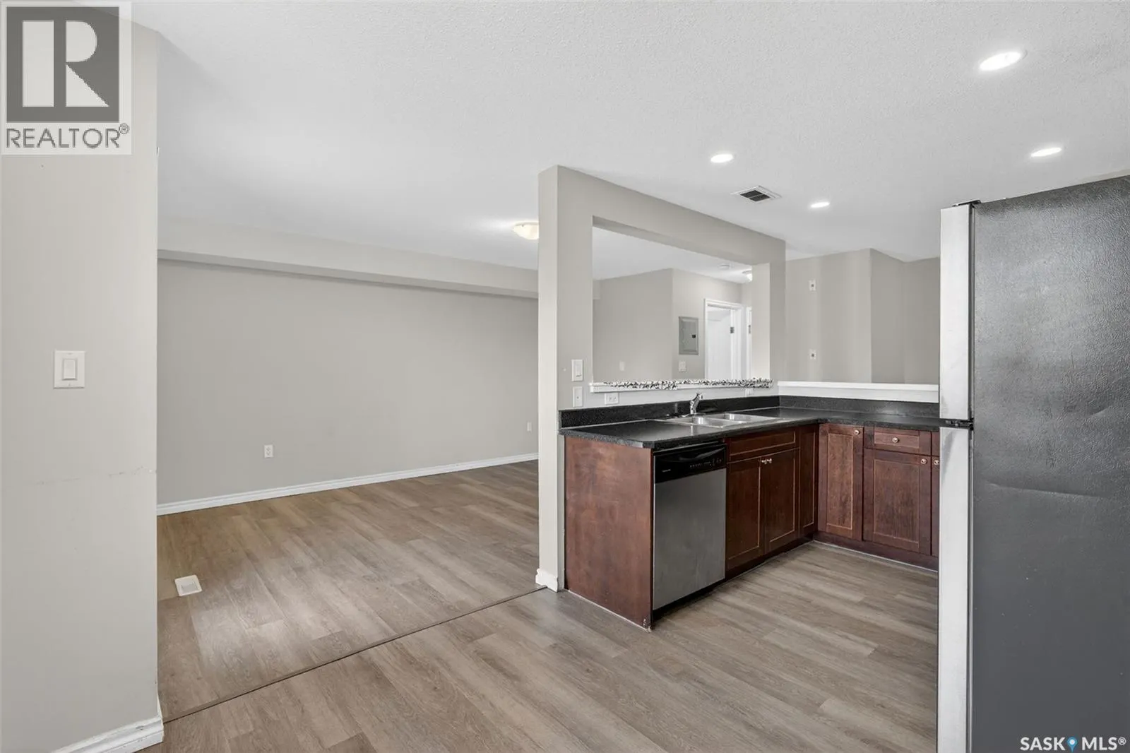 109 515 28th STREET E