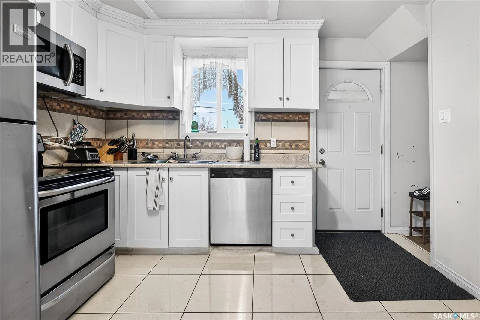 174 Ominica STREET W