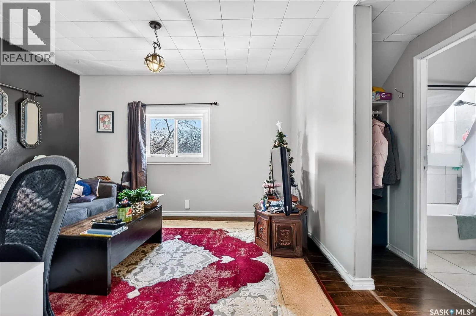 174 Ominica STREET W