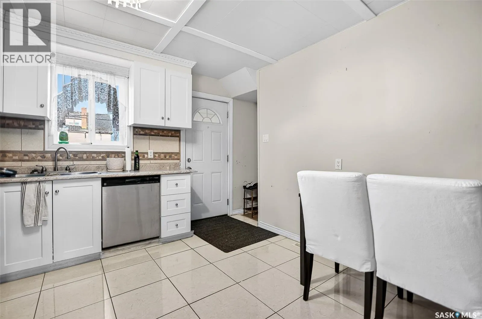 174 Ominica STREET W