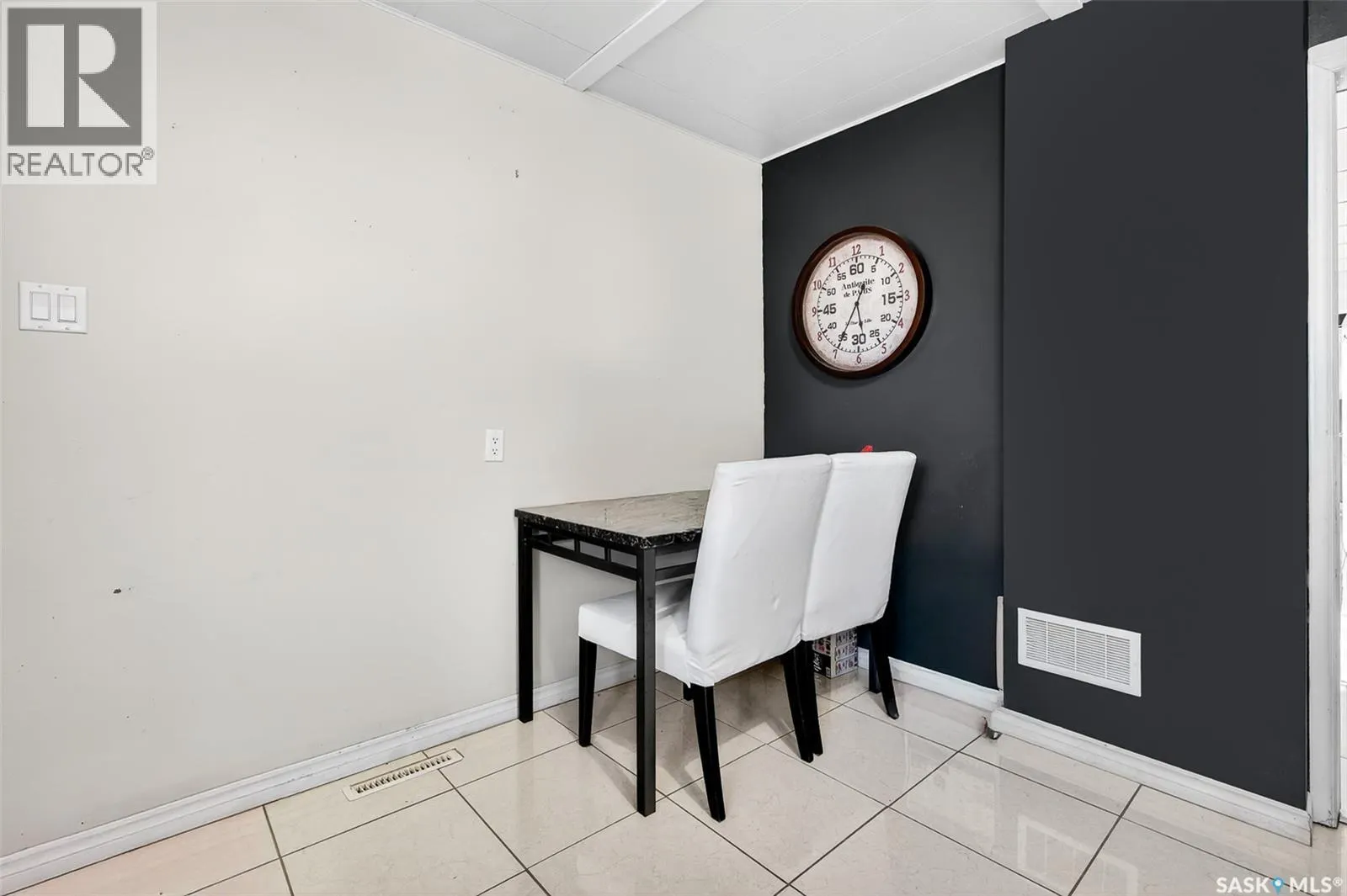 174 Ominica STREET W