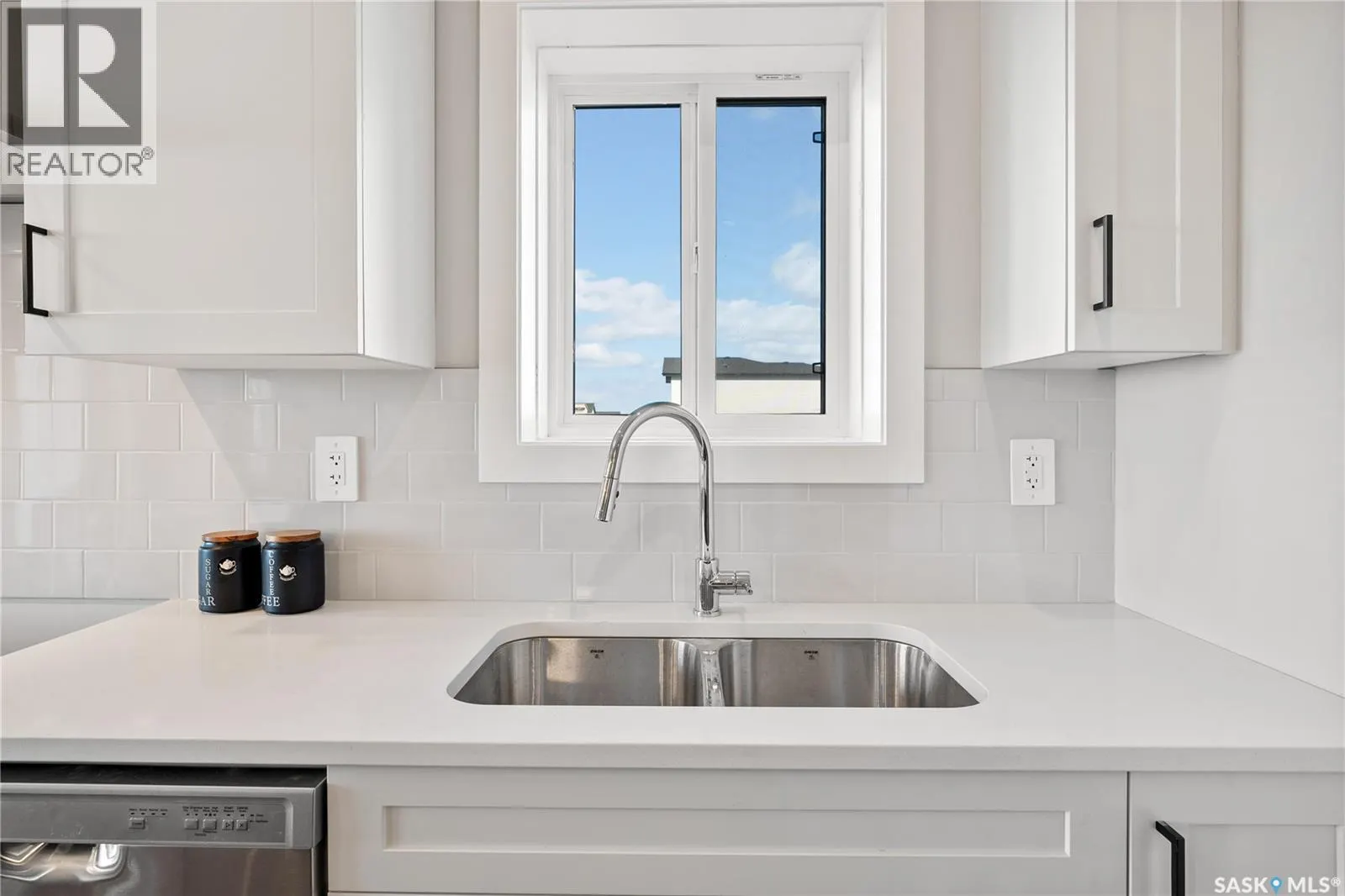 10 Vancouver CRESCENT