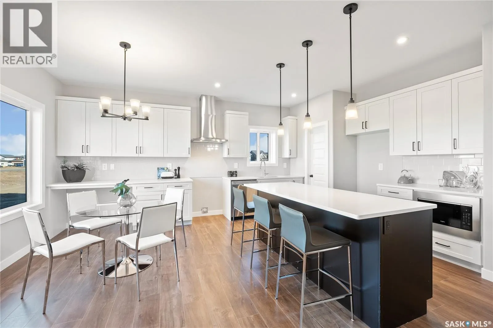 10 Vancouver CRESCENT
