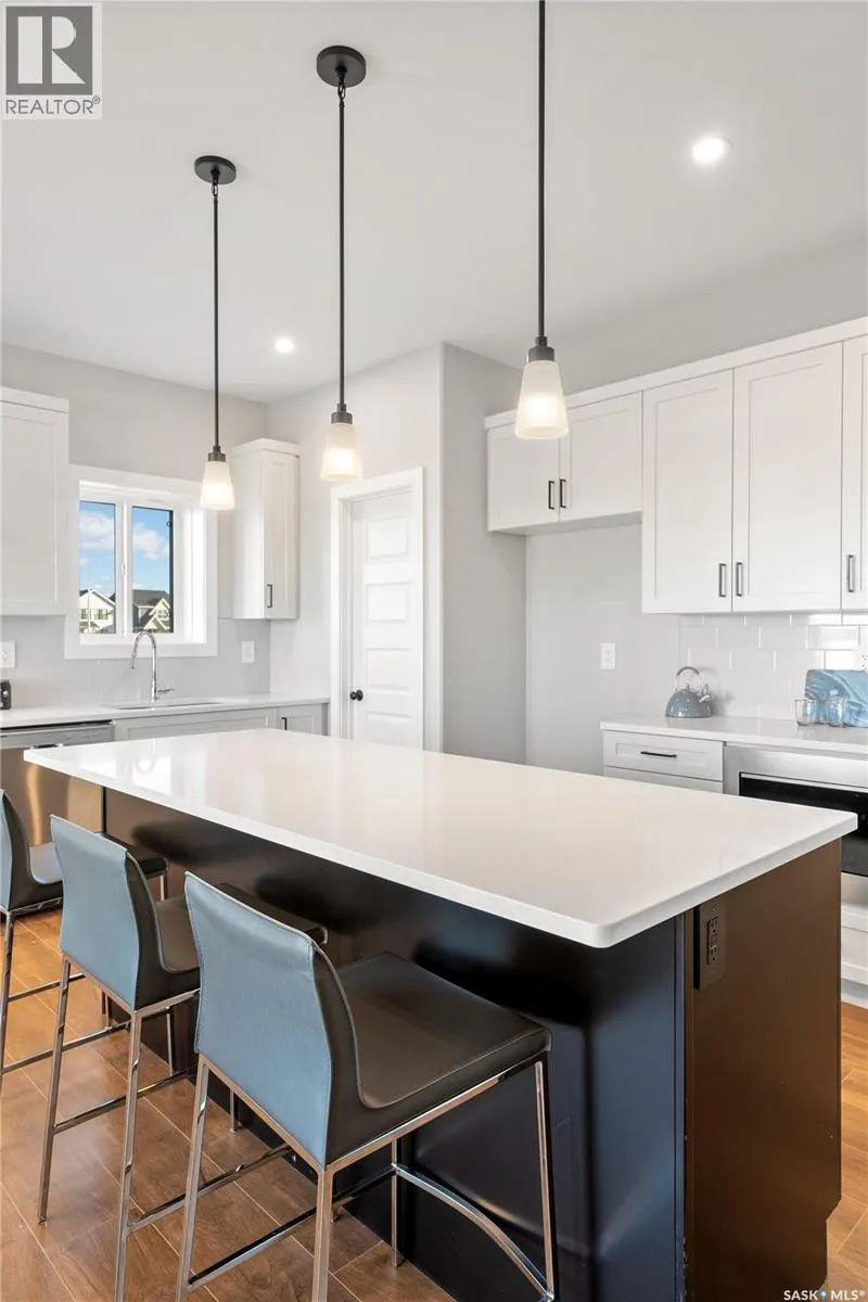 10 Vancouver CRESCENT