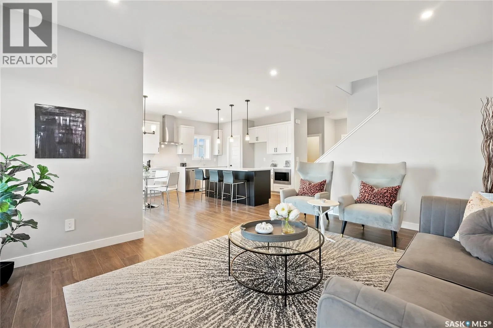 10 Vancouver CRESCENT