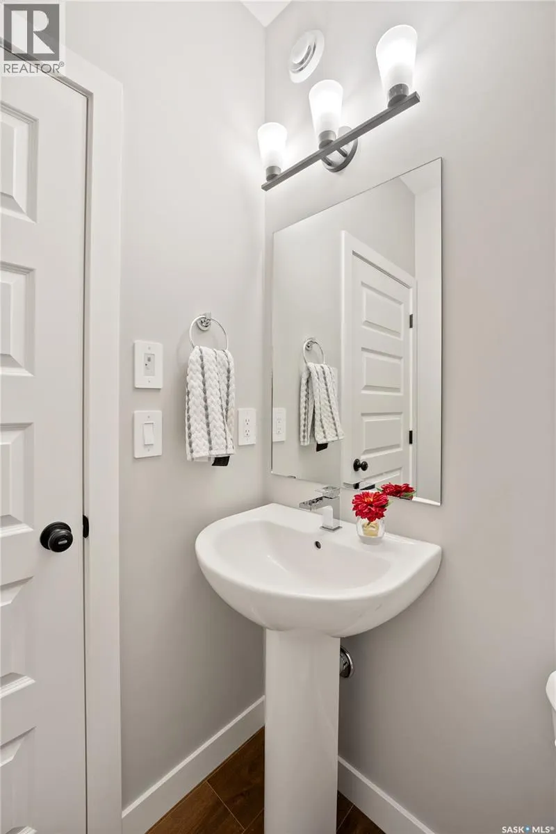 10 Vancouver CRESCENT