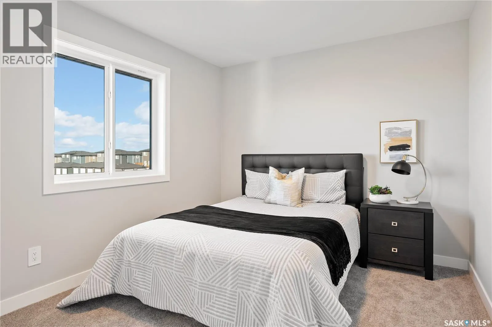 10 Vancouver CRESCENT