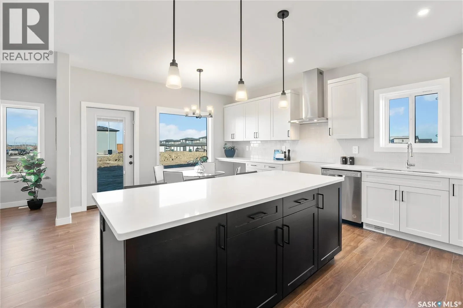 10 Vancouver CRESCENT