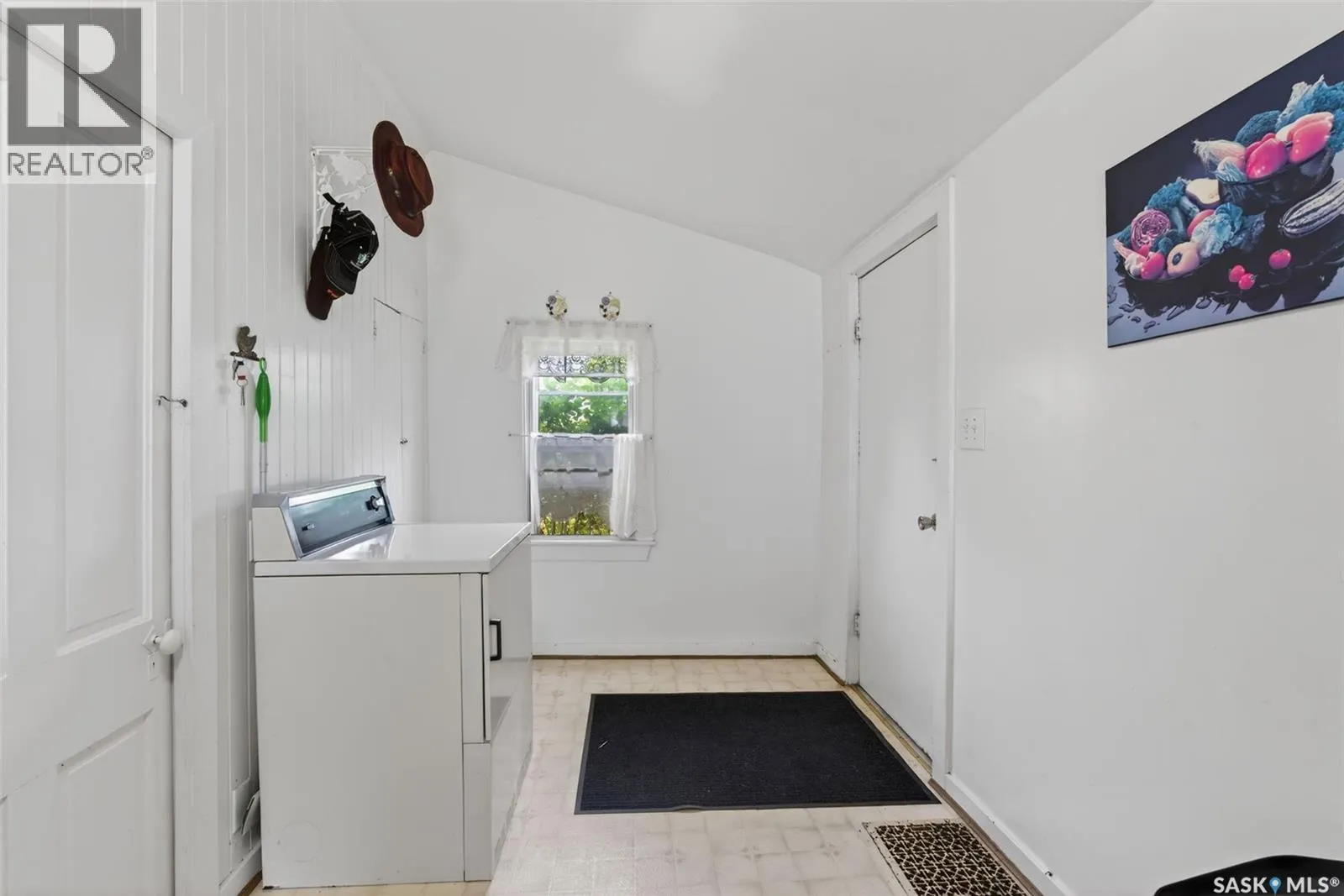 209 12th STREET E