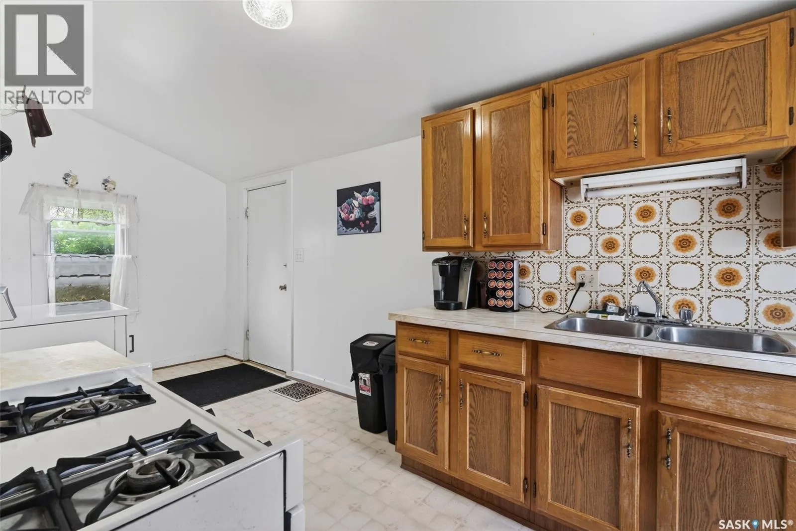 209 12th STREET E