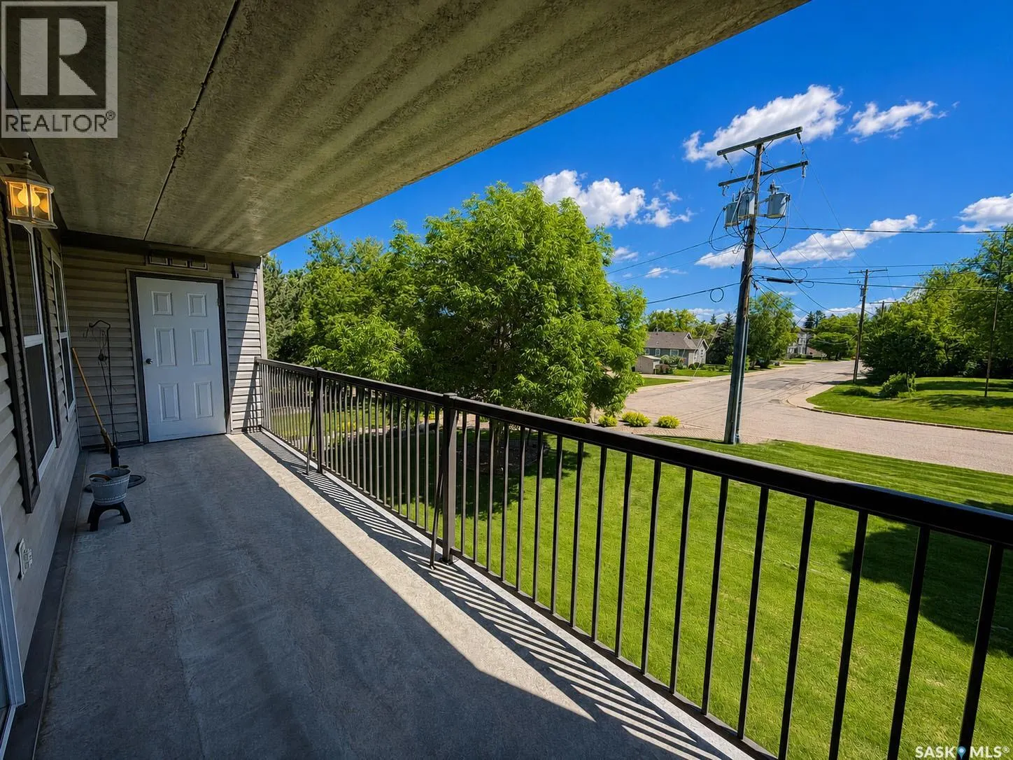 202 1901 1 1/2 AVENUE W
