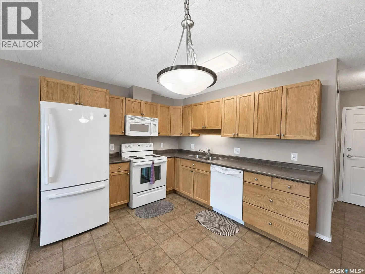202 1901 1 1/2 AVENUE W