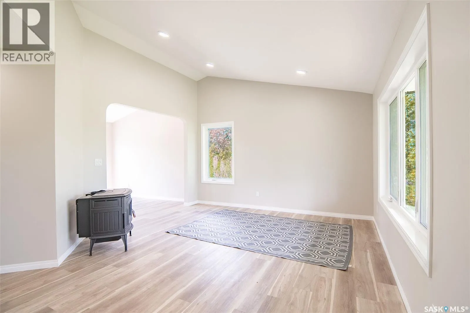 304 Railway AVENUE
