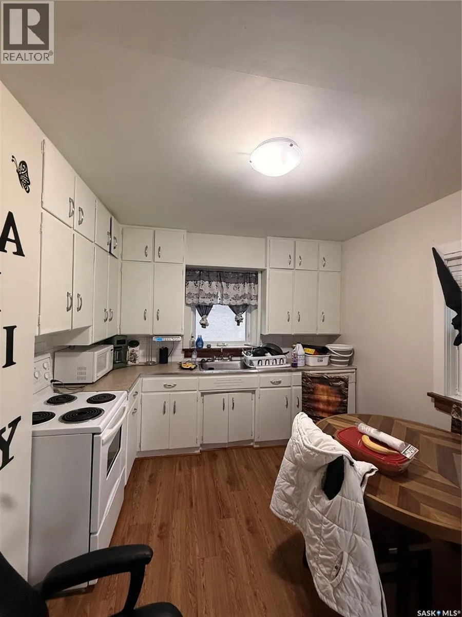982 12th STREET W