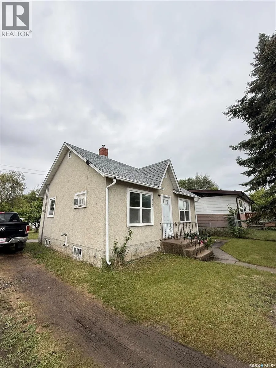 982 12th STREET W