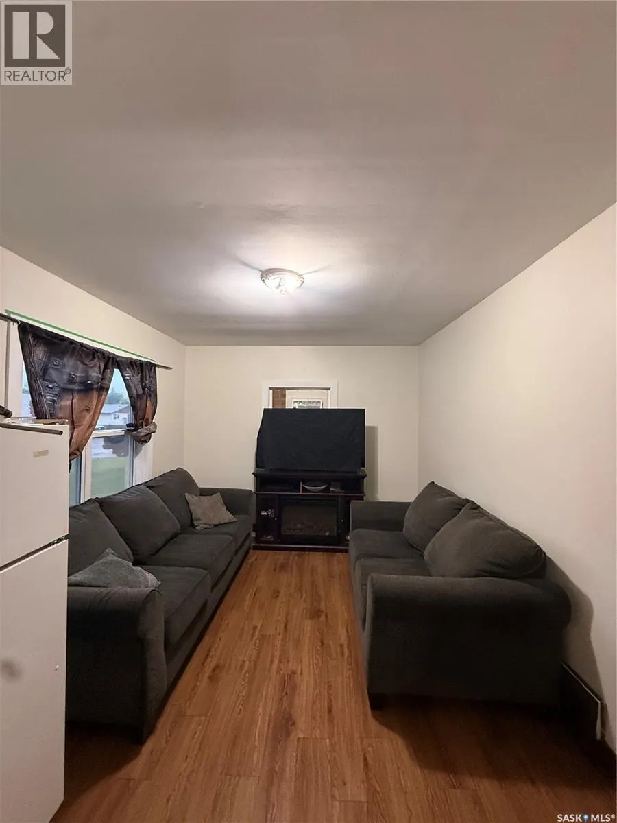 982 12th STREET W