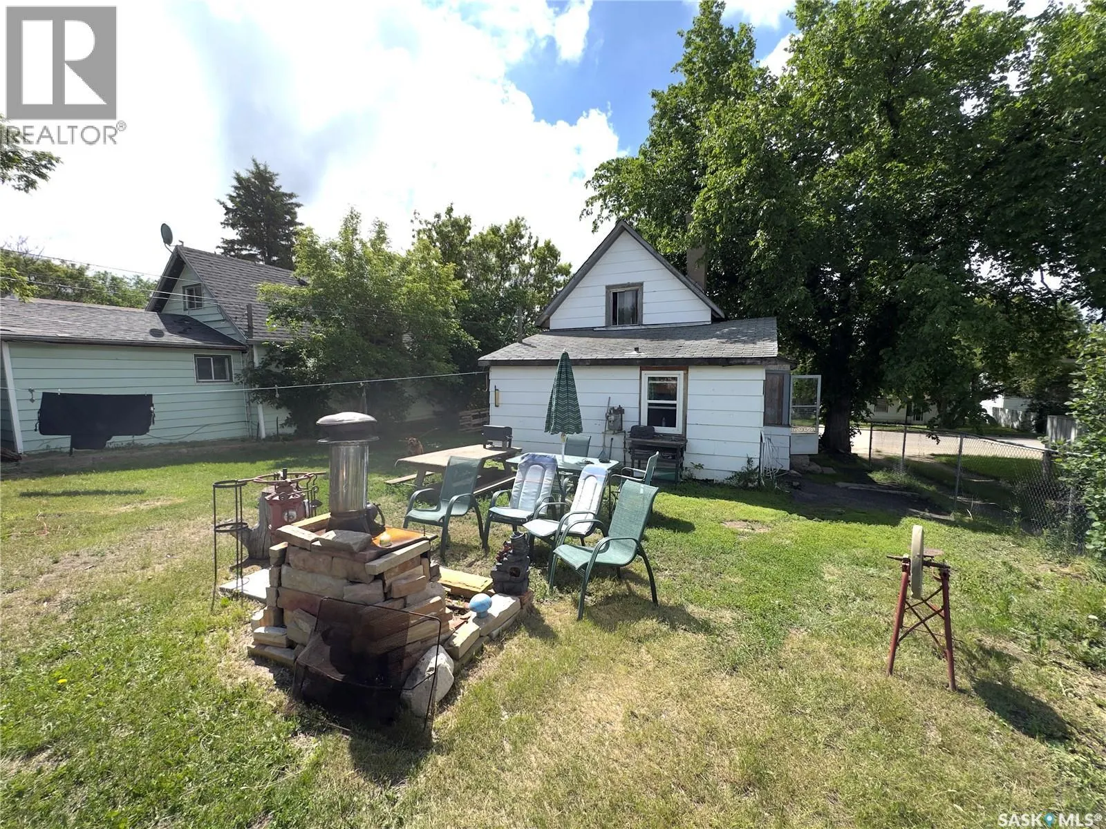 1010 Athabasca STREET E