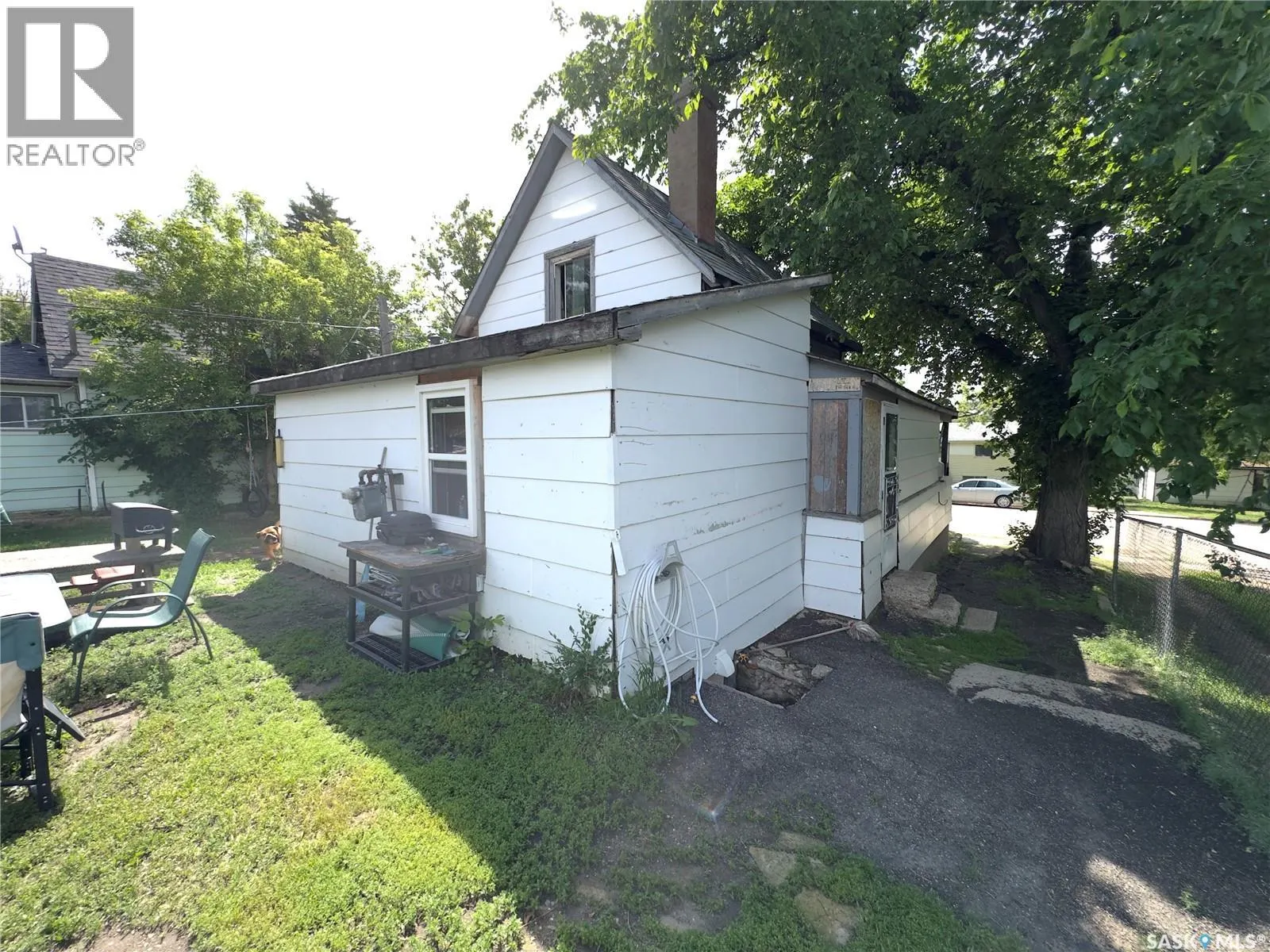 1010 Athabasca STREET E