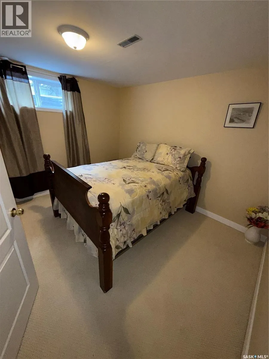 708 Adamson CRESCENT