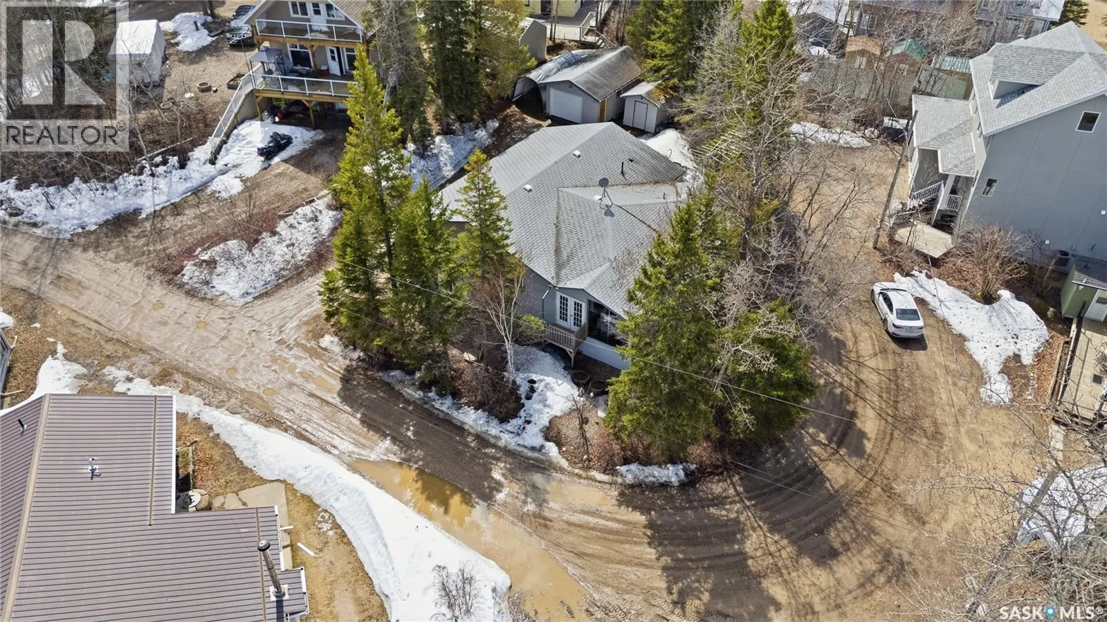 205 bay DRIVE W