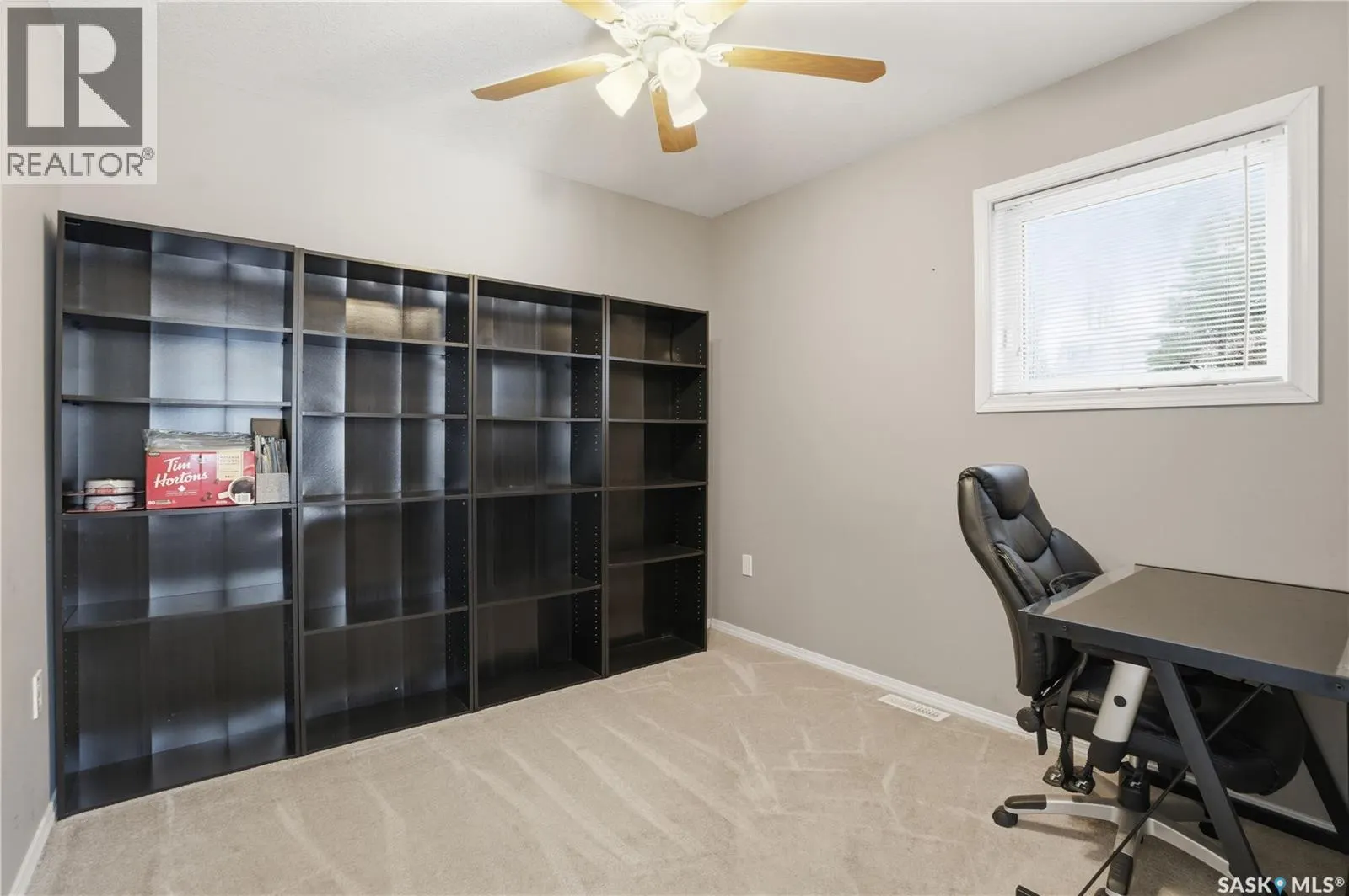 205 bay DRIVE W