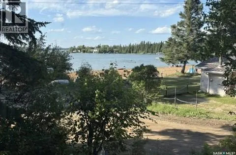205 bay DRIVE W