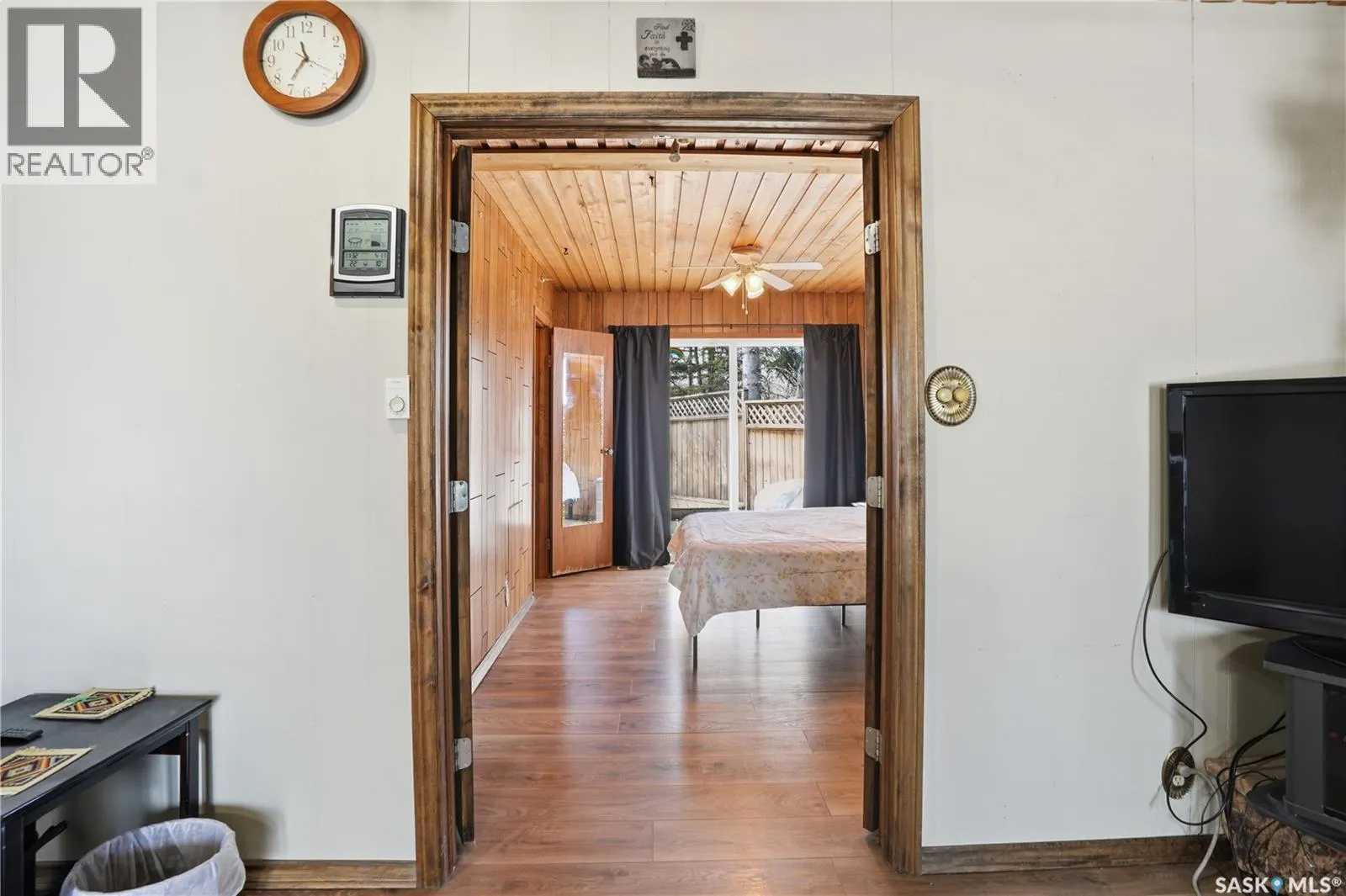 205 bay DRIVE W