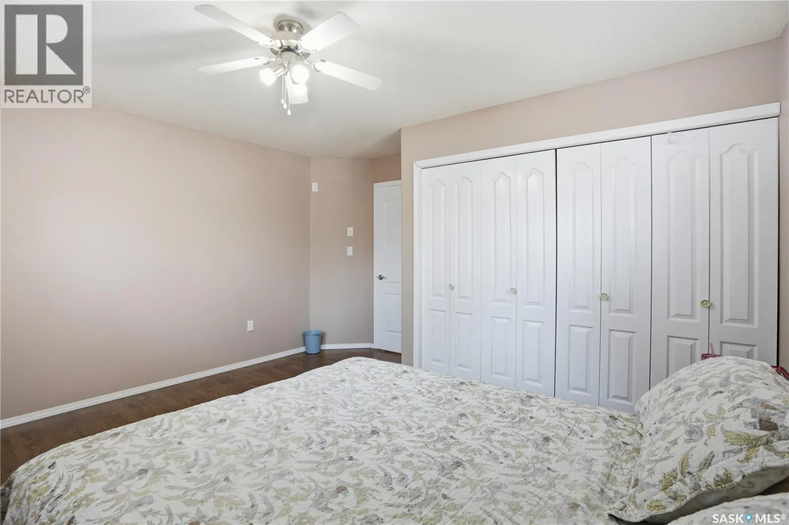 205 bay DRIVE W