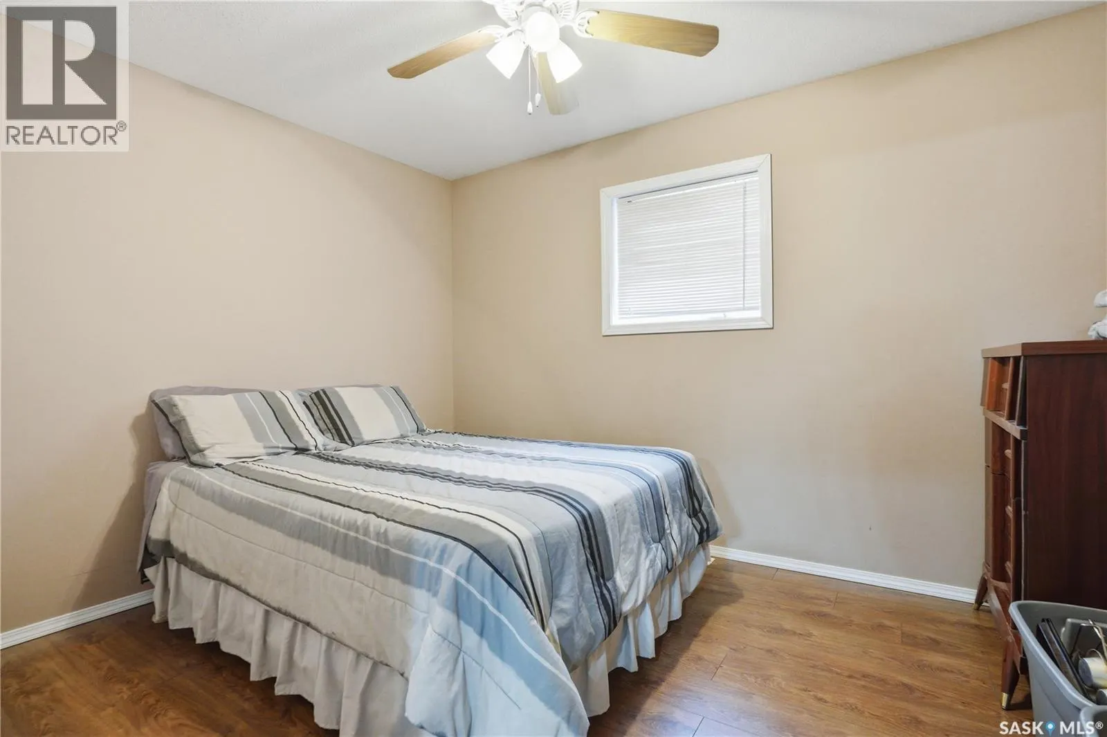 205 bay DRIVE W