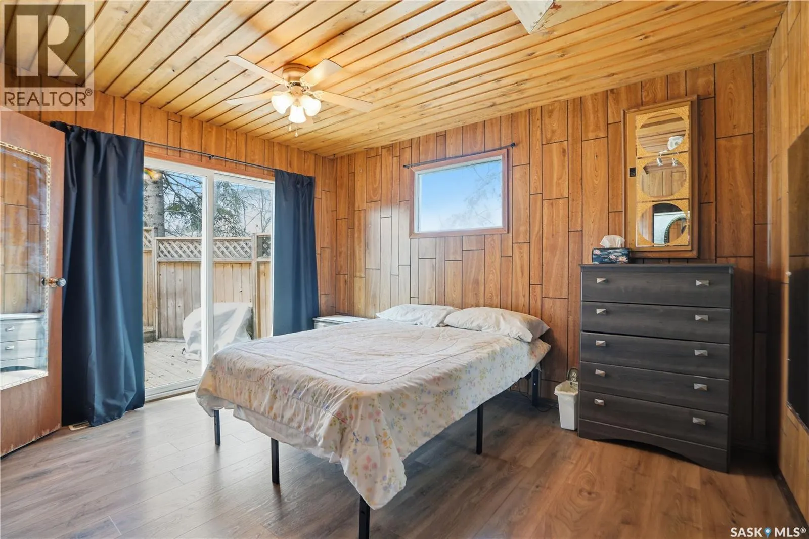 205 bay DRIVE W