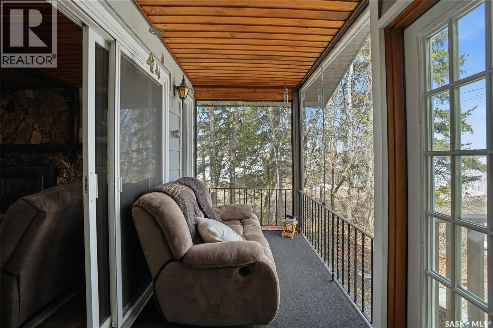205 bay DRIVE W